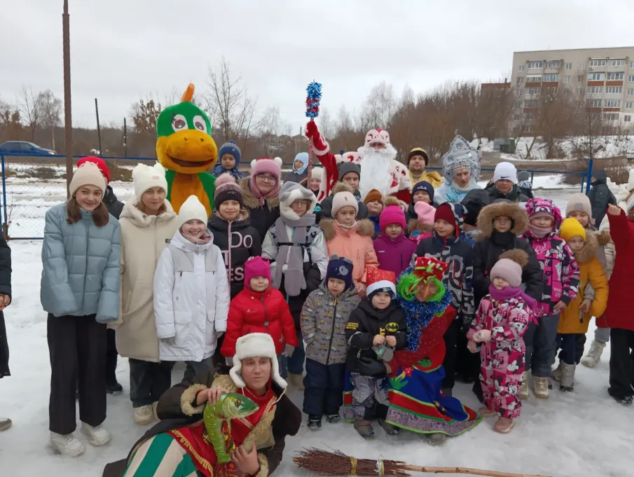 В преддверии  зимних каникул Новогоднее представление для павловских ребят прошло на стадионе «Калининский» в Павлове